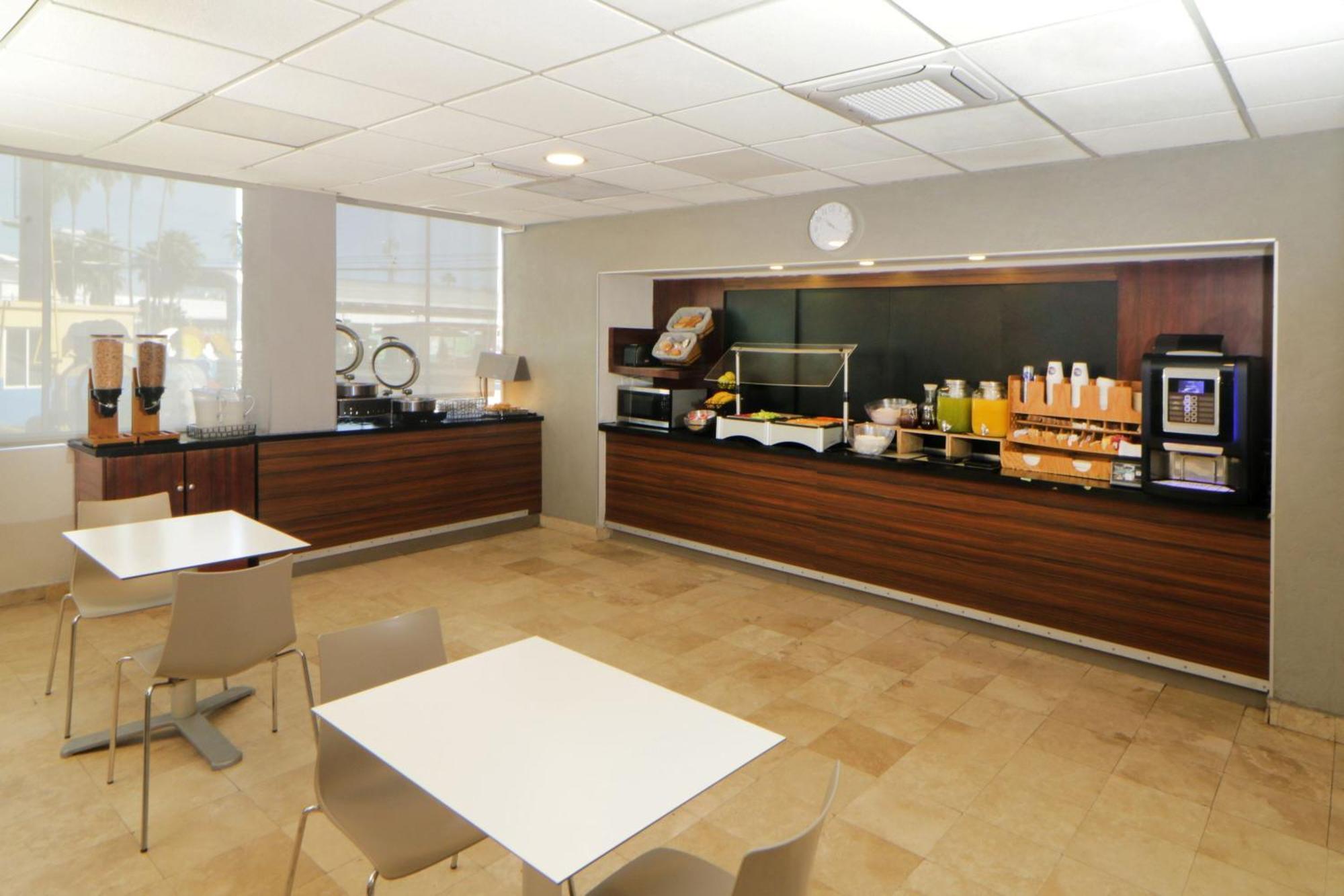 City Express By Marriott Nuevo Laredo Exterior photo