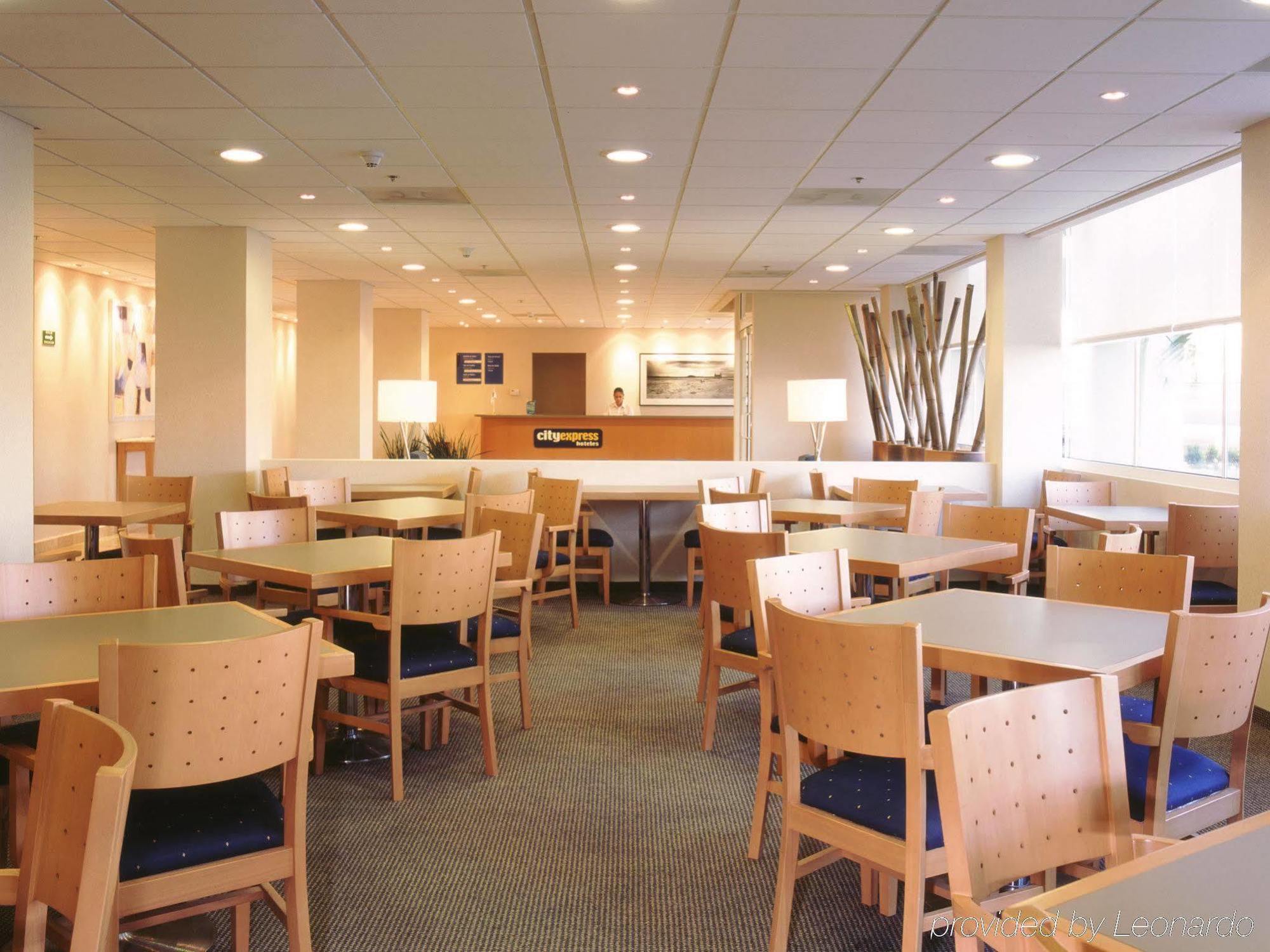 City Express By Marriott Nuevo Laredo Restaurant photo